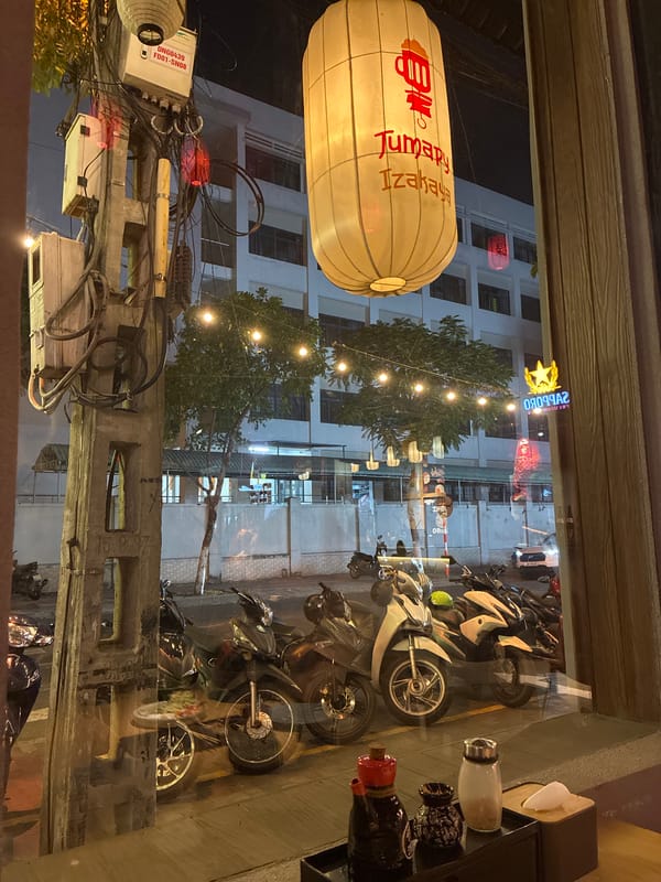 Diners enjoy Japanese hot pot ramen in Đà Nẵng restaurant