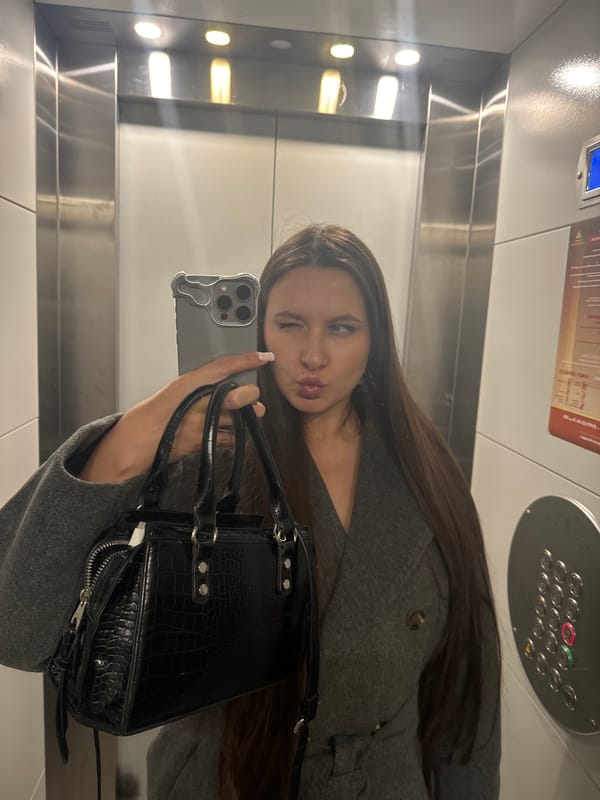 Woman takes selfies in elevator, bathroom in Odintsovo