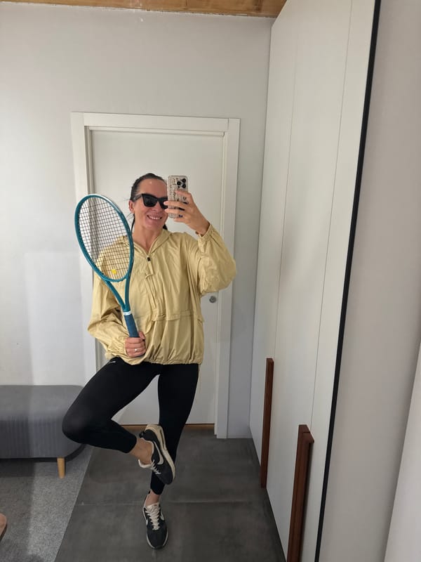 Casual tennis day selfies and racket shots in Chaikovsky