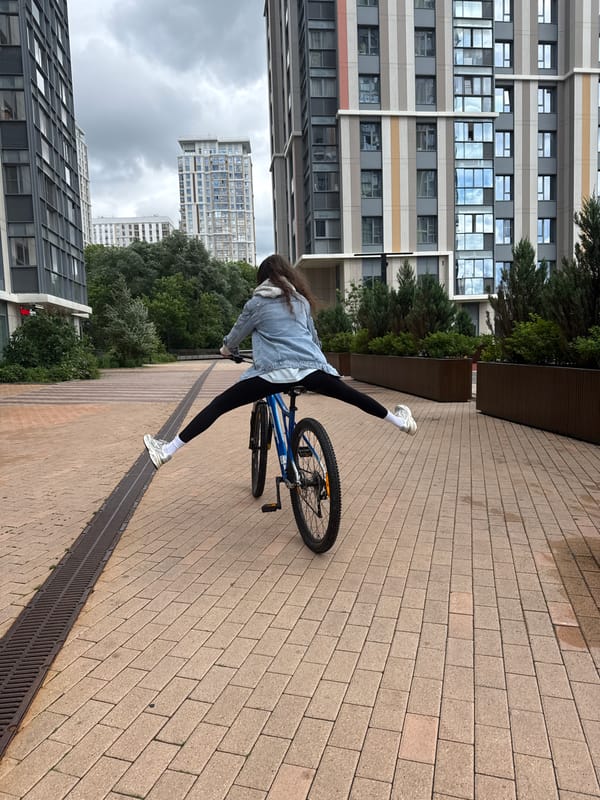 Bike ride, café stop, and waterside yoga in Moscow