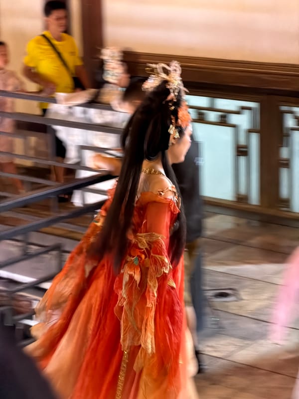 Traditional Hanfu looks and nighttime Chongqing streetlife near Hongyadong
