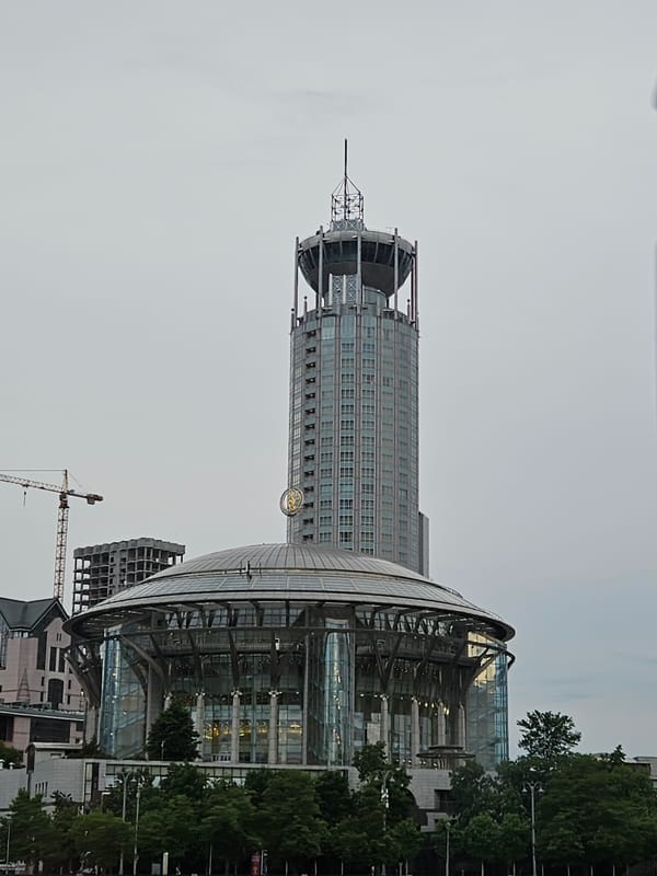 Overcast afternoon documented near Moscow landmarks and traffic signals