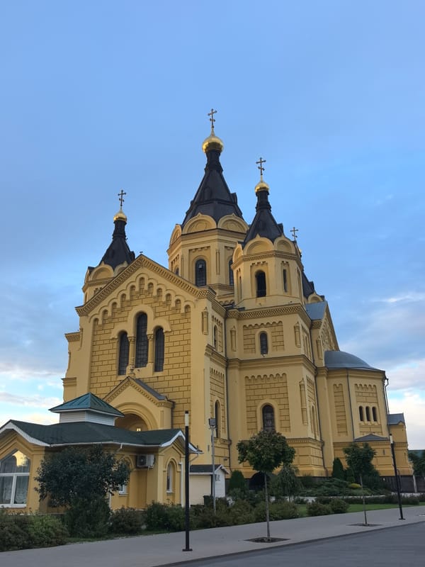 Afternoon along the Nizhny Novgorod riverfront and landmarks