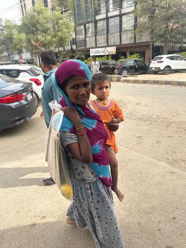 Street scene and fast food in Karachi, July 2026