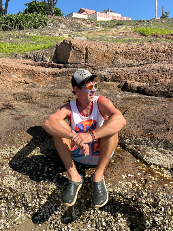 Morning beach session in Mũi Né with a paddleboard and a surprise eel