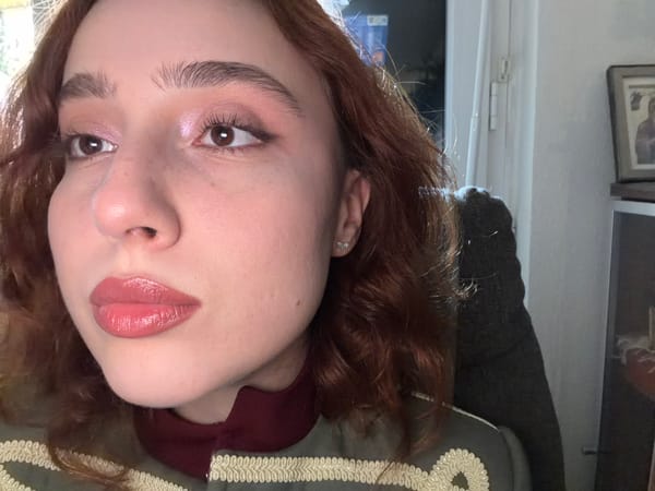 Woman takes multiple selfies across Strasbourg locations during lunch hour