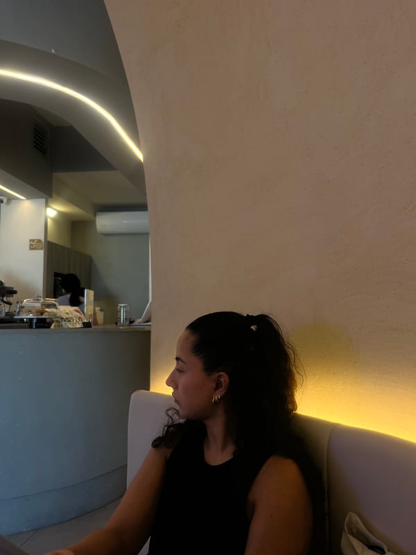 Evening cafe scene documented in San Bernardino Tlaxcalancingo
