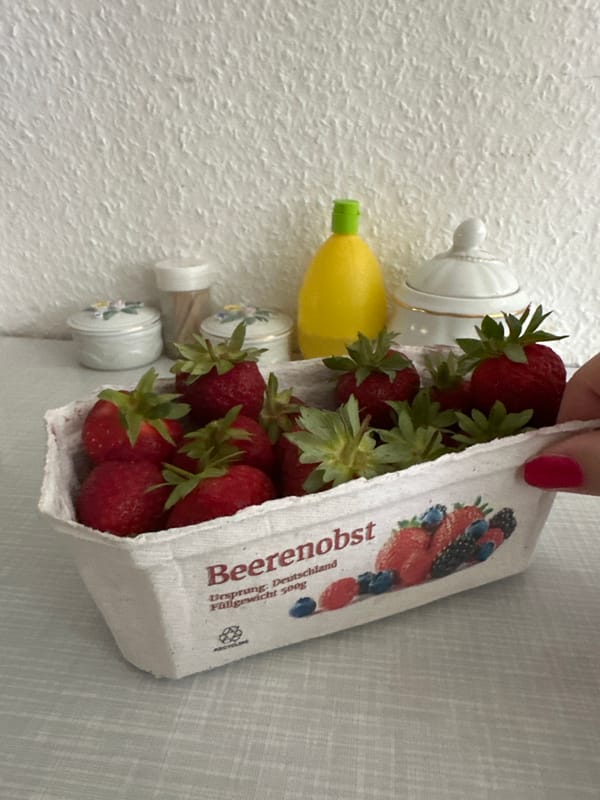Strawberry smoothies and summer styling in Krefeld