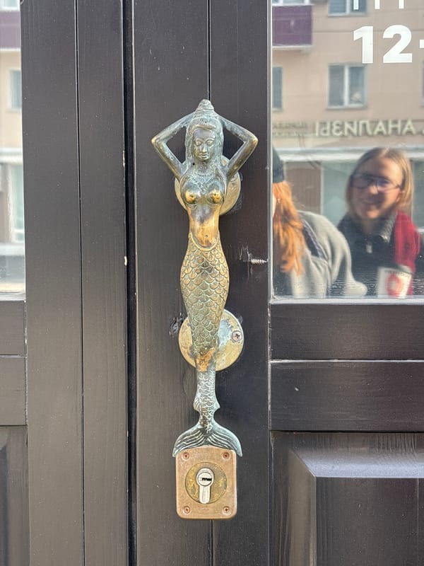 Weekend shopping and coffee moments captured in Perm, Russia