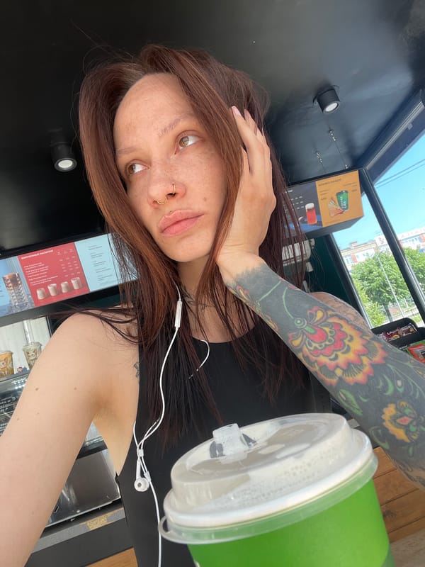 Tattooed cafe patron spotted with earphones in Izhevsk