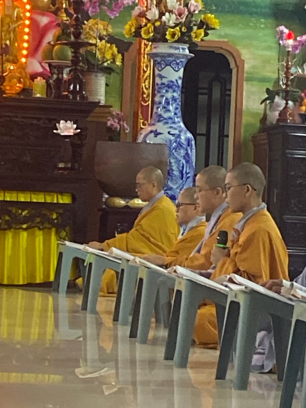 Temple visit and café stop along the Mũi Né coast