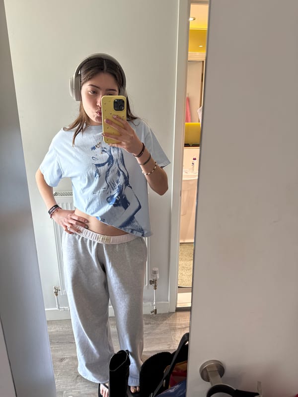 Woman documents laundry day routine through Hull selfies
