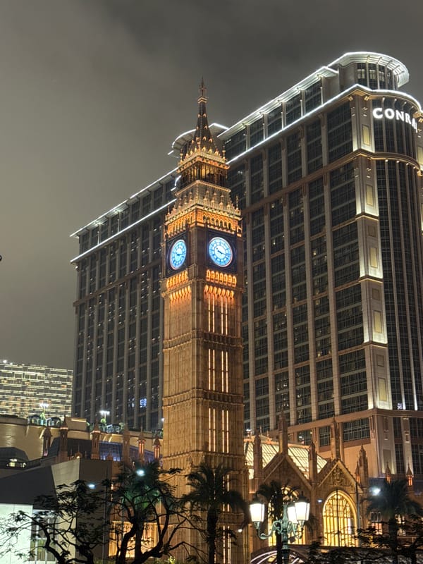 Visitor documents ornate Macao building interior over 11 minutes