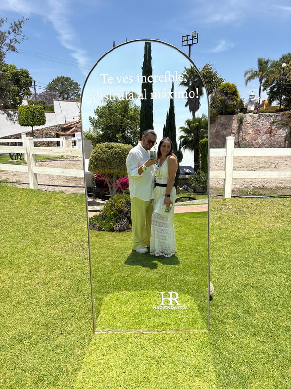 Couple captured in outdoor mirror reflection at El Oasis Valsequillo
