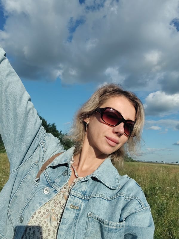 Sunny afternoon in a Sestroretsk field, selfie and landscape