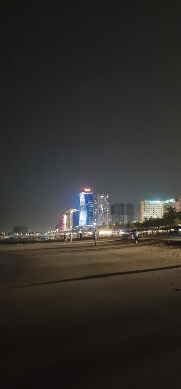 Nighttime beach scene observed in Đà Nẵng, Vietnam