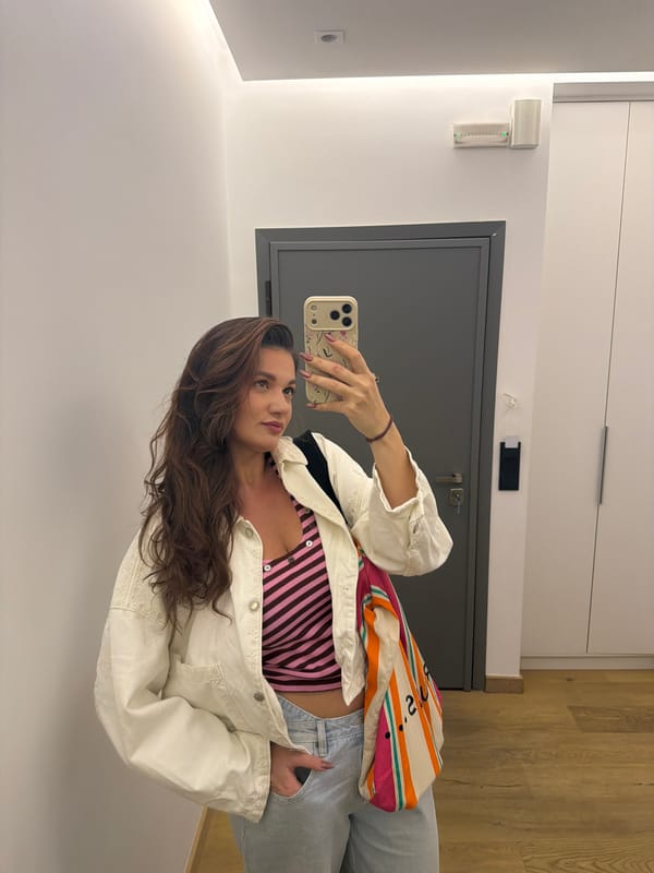 Woman takes selfies in Athens dressing room