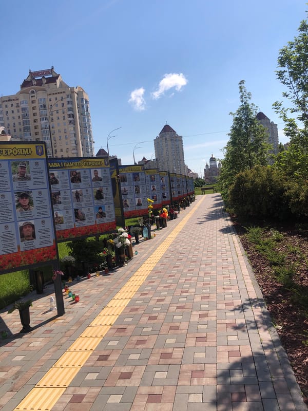Memorial walkway honors fallen soldiers in Kyiv, Ukraine