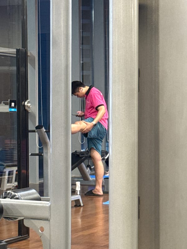 Gym workout and street scenes in Huizhou on a rainy afternoon