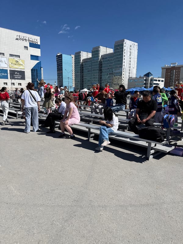 Outdoor performance event draws crowds in central Yakutsk