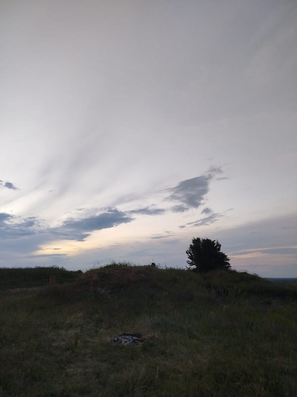 Evening gathering documented in rural Ustyvytsia, Ukraine countryside