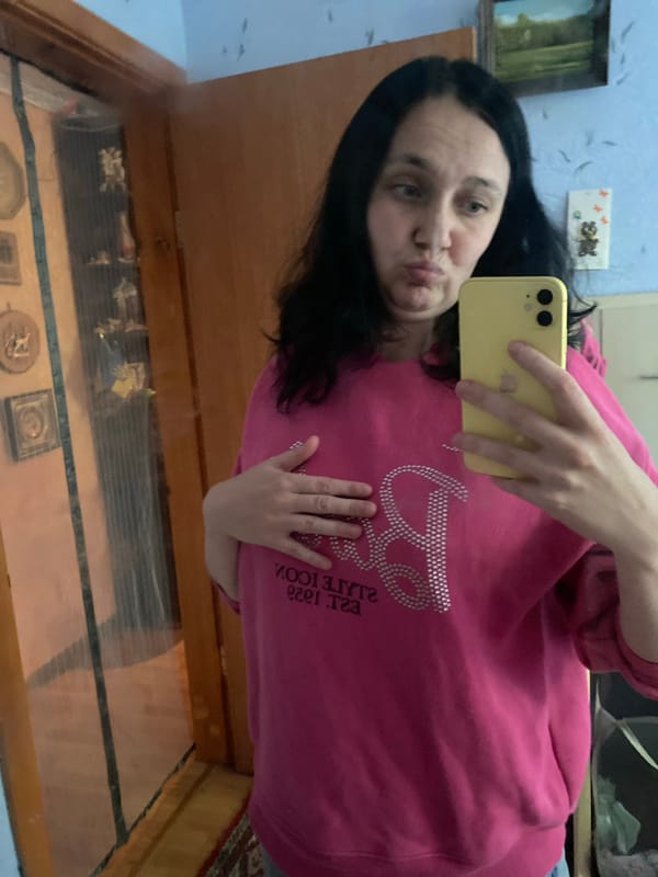 Lazy afternoon at home: selfies, cozy lounging, baby in tow