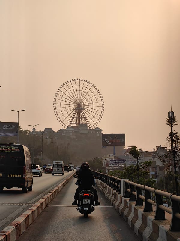 Morning street scenes documented across Hong Gai Ward, Vietnam