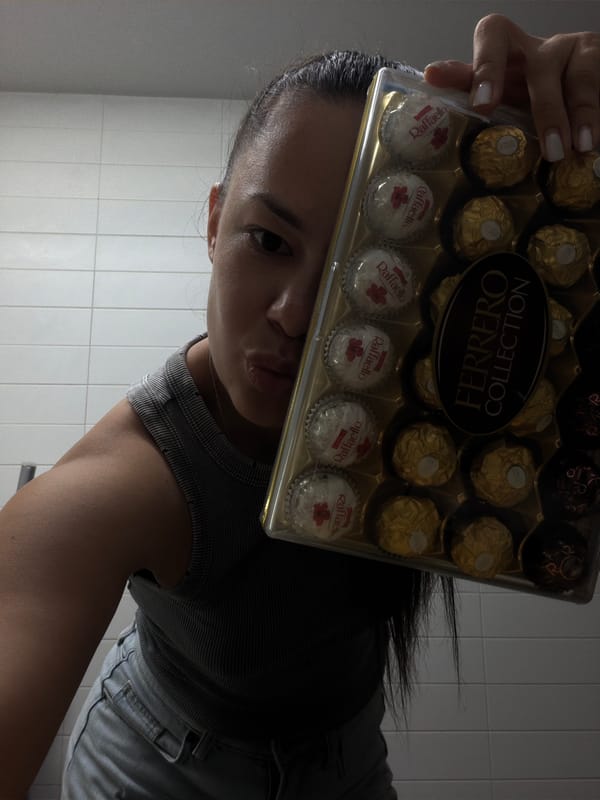 Tourist documents candy shopping and selfies around Valencia