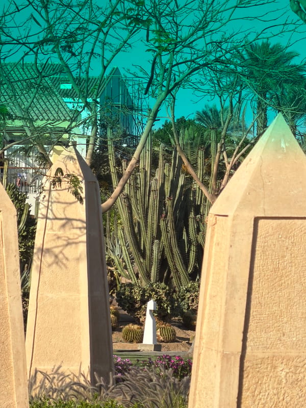 Tourist captures desert gardens and monuments in Sharm El Sheikh