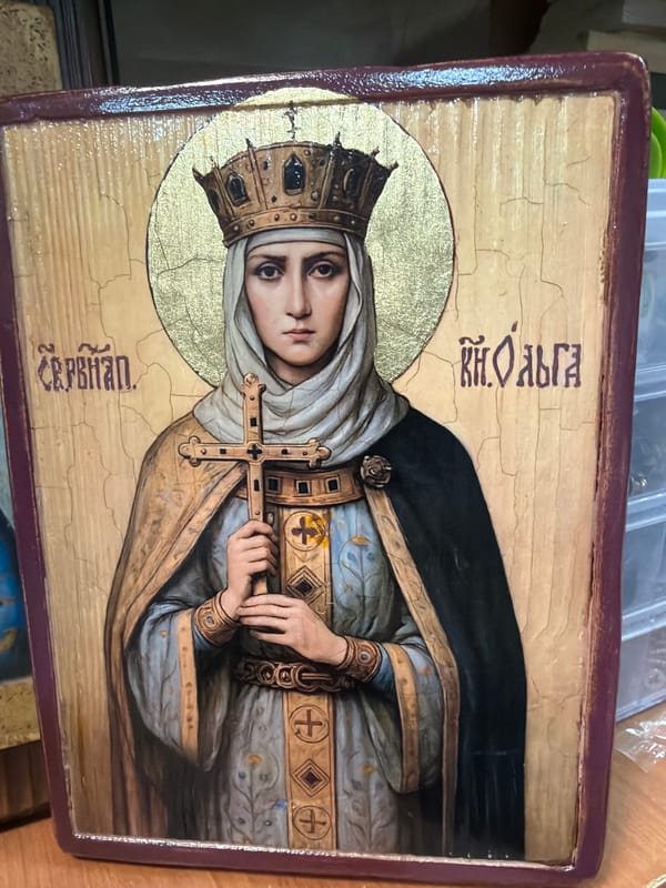 Browsing decorative home goods and wall art in Maloyaroslavets