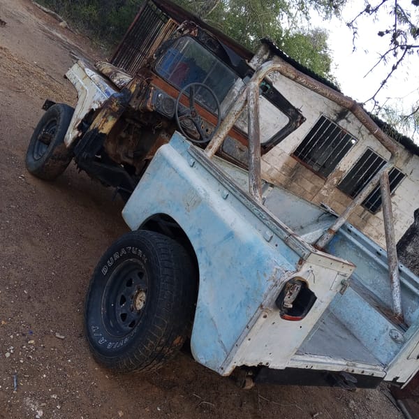 Abandoned jeep and sunset cycling documented in Altagracia, Venezuela