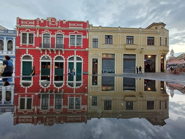 Evening photography walk documents historic Curitiba streets and establishments
