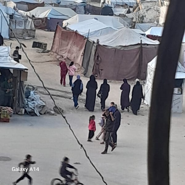 Witness documents widespread destruction, displacement camps in Khan Yunis