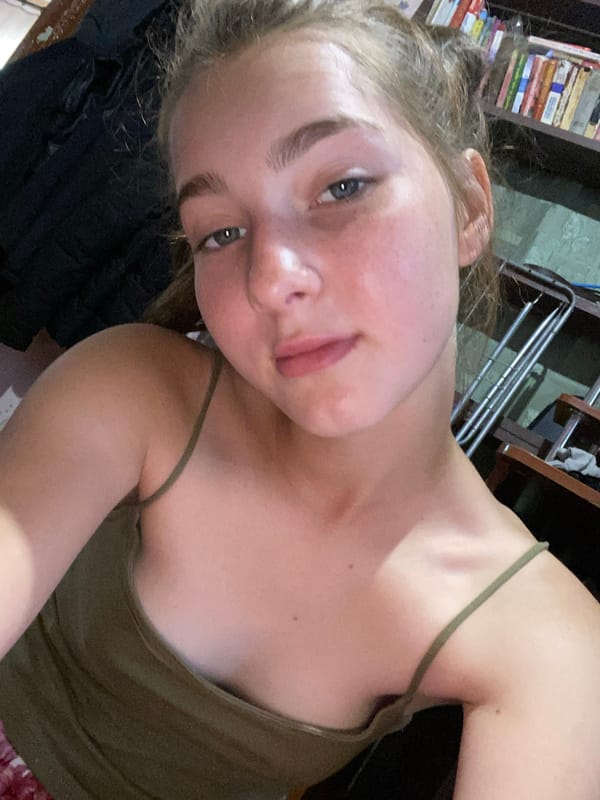 Dorm life: lazy morning selfies, studying, and a car ride out