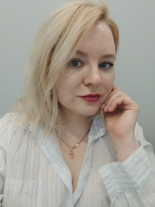 Morning selfies and spring flowers captured in Izhevsk