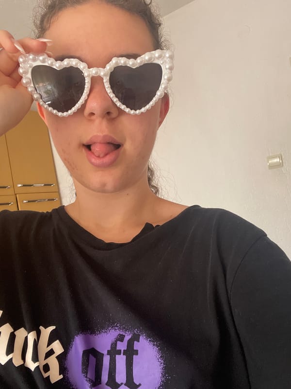 Pearl heart sunglasses tour Zlatograd, one stuffed toy at a time