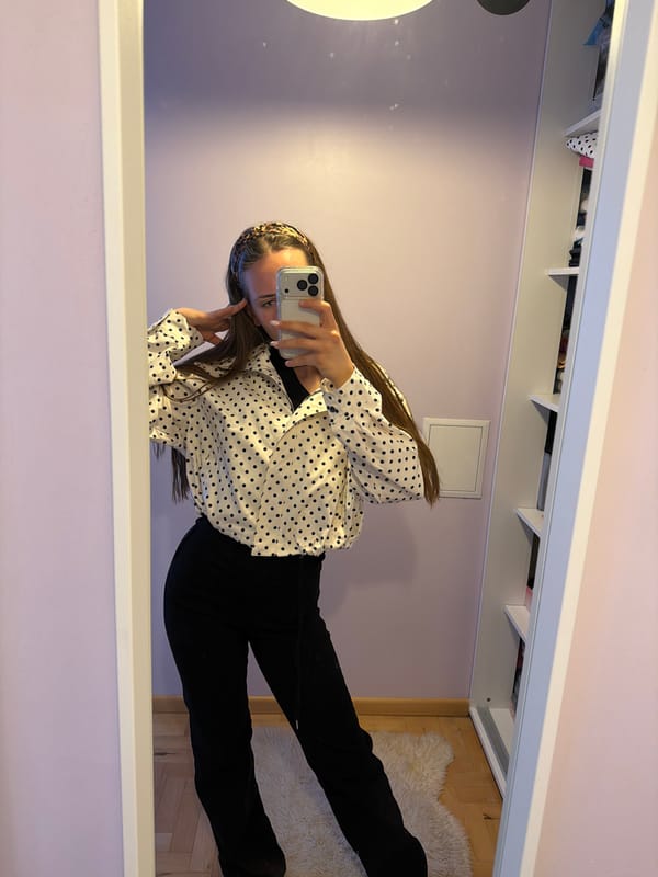 Woman documents early morning routine through bathroom selfies in Bulgaria