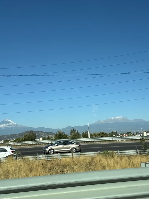 Highway scene documented in San Pedro Cholula on sunny afternoon