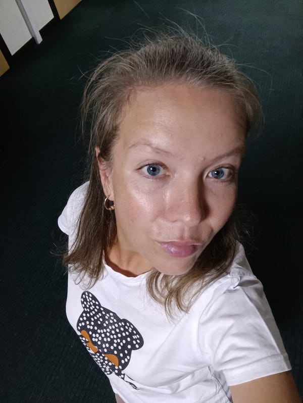 Selfie session in a Yekaterinburg apartment, same chair, different looks