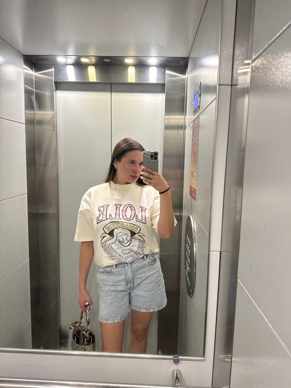 Woman takes selfies in elevator, bathroom near Moscow