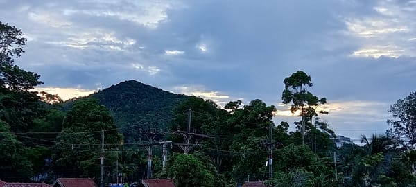 Morning clouds and tropical landscapes observed in Baan Chaloklum