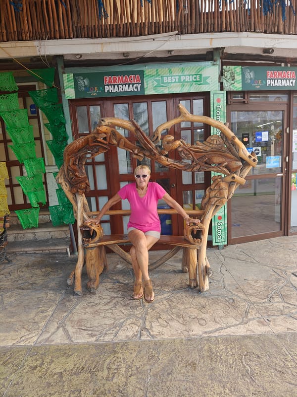 Wandering Puerto Morelos: lighthouse, malecón, and local shops