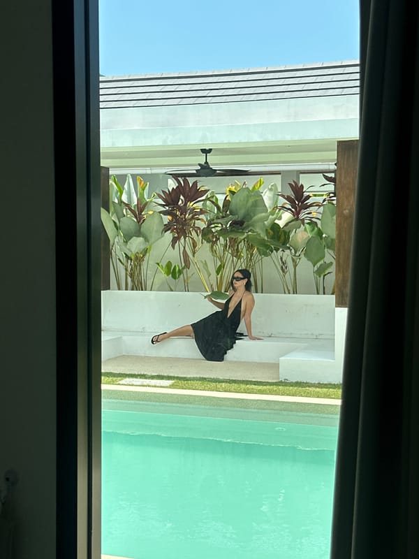 Woman in black dress spotted poolside in Baan Lamai
