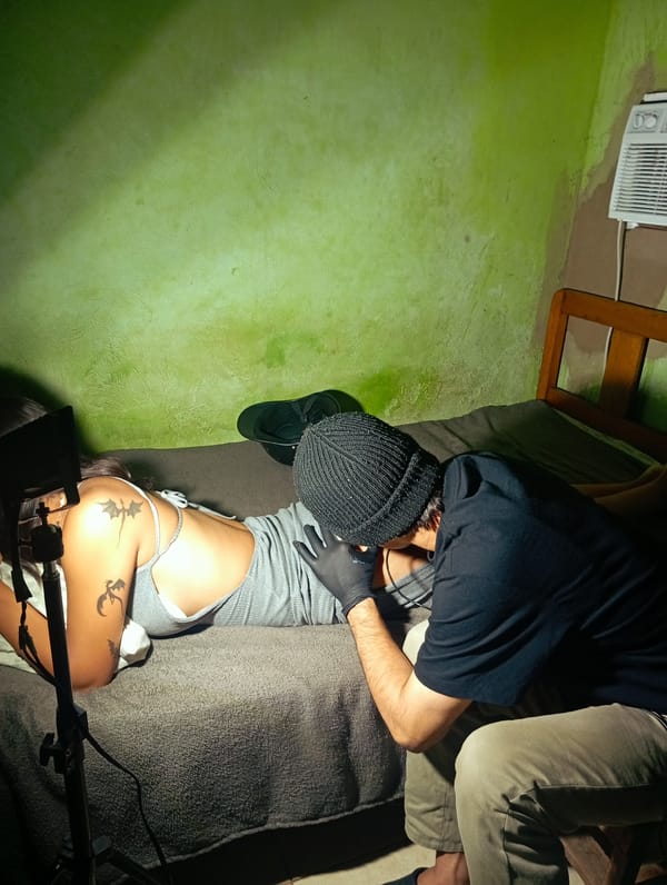 Evening life captured in Altagracia: tattoos, phones, quiet moments