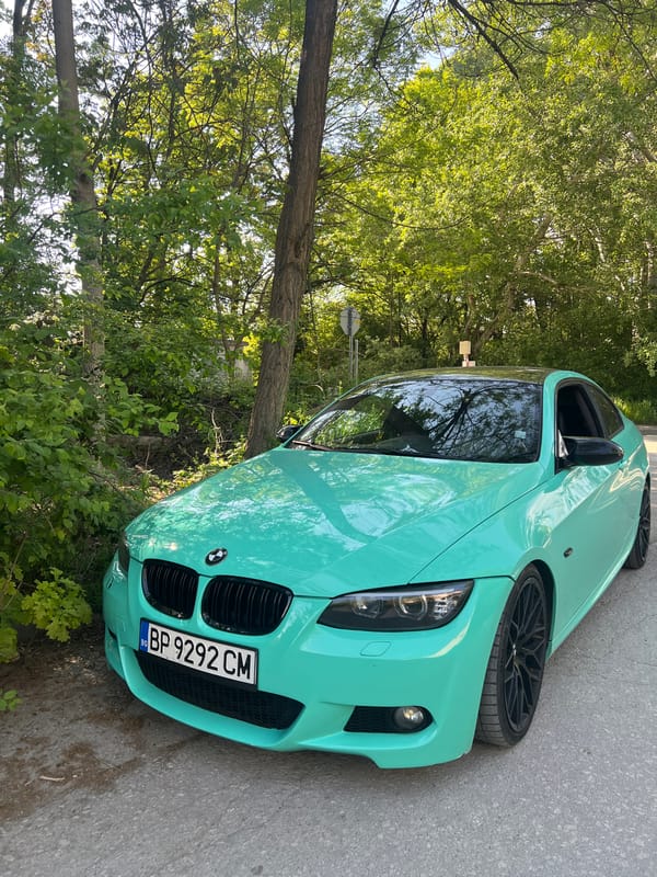 Driver documents BMW journey with wire art in Plovdiv