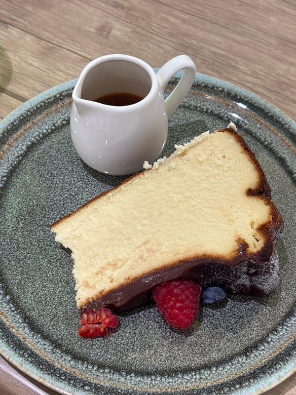 Food displays and dessert presentations documented over 30-minute span