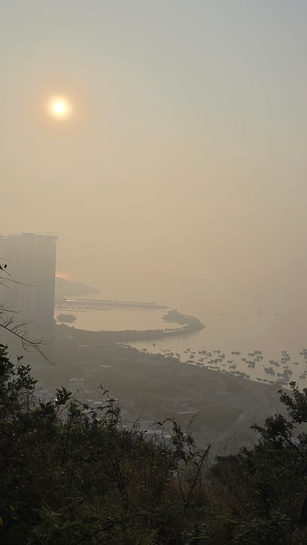 Foggy evening documented in Bắc Nha Trang construction zones