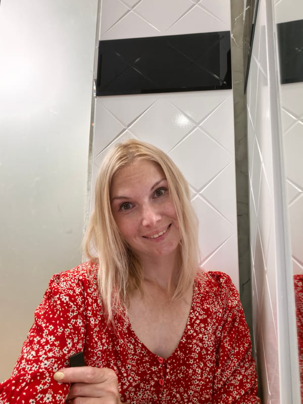 Casual home photo session in Sterlitamak, two outfits, five minutes