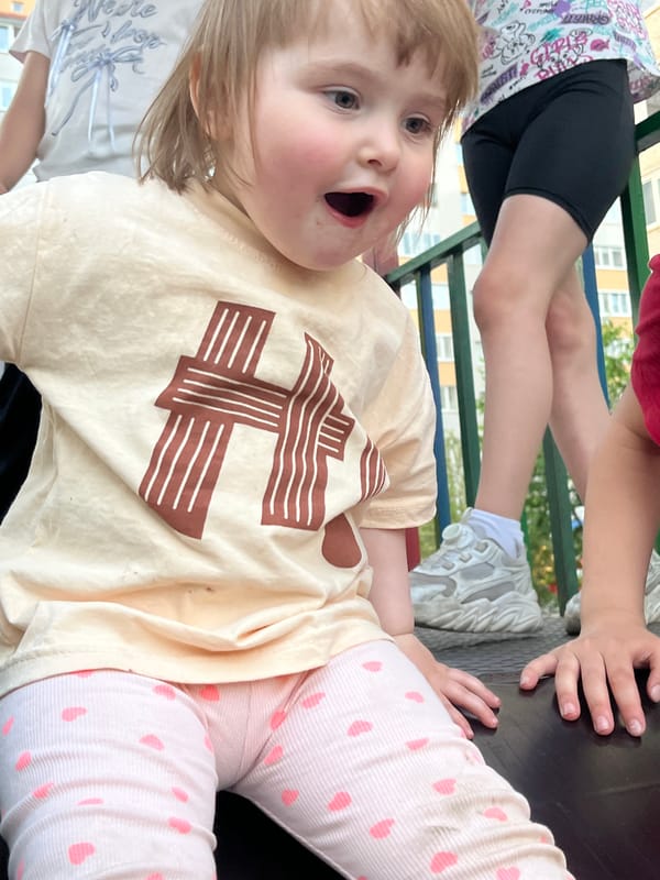 Child photographed in casual moment in Novokuybyshevsk
