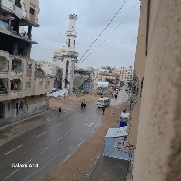 Khan Yunis shows widespread destruction, temporary camps, daily life